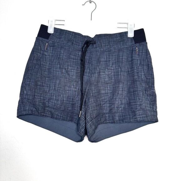 NWT Calia by Carrie Underwood Stretch Anywhere Cuffed Shorts Black Navy Small - Picture 2 of 7